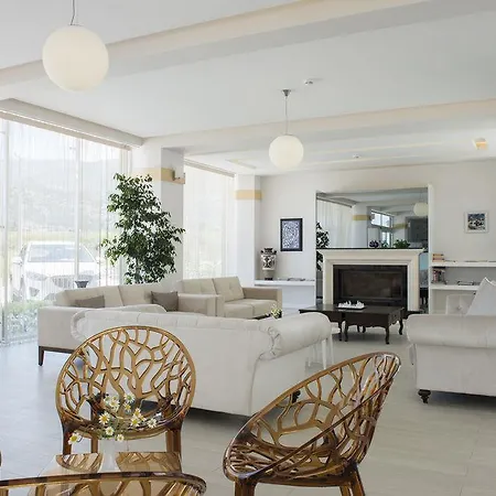 Ninova Thermal & 酒店 4*